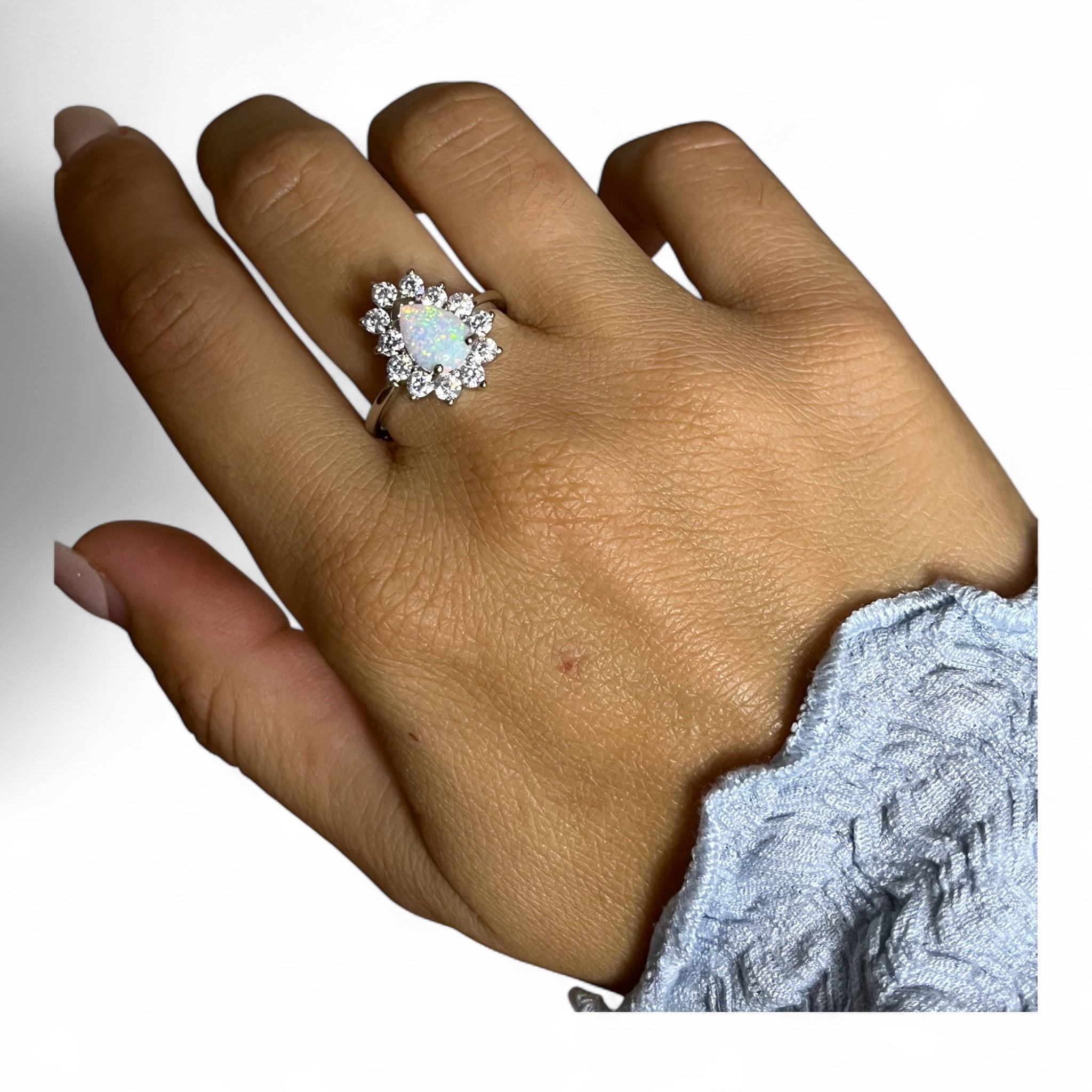 Anello Kate goccia bianco opale