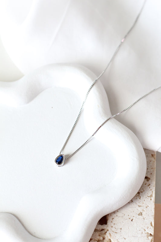 Collana goccia blu zaffiro