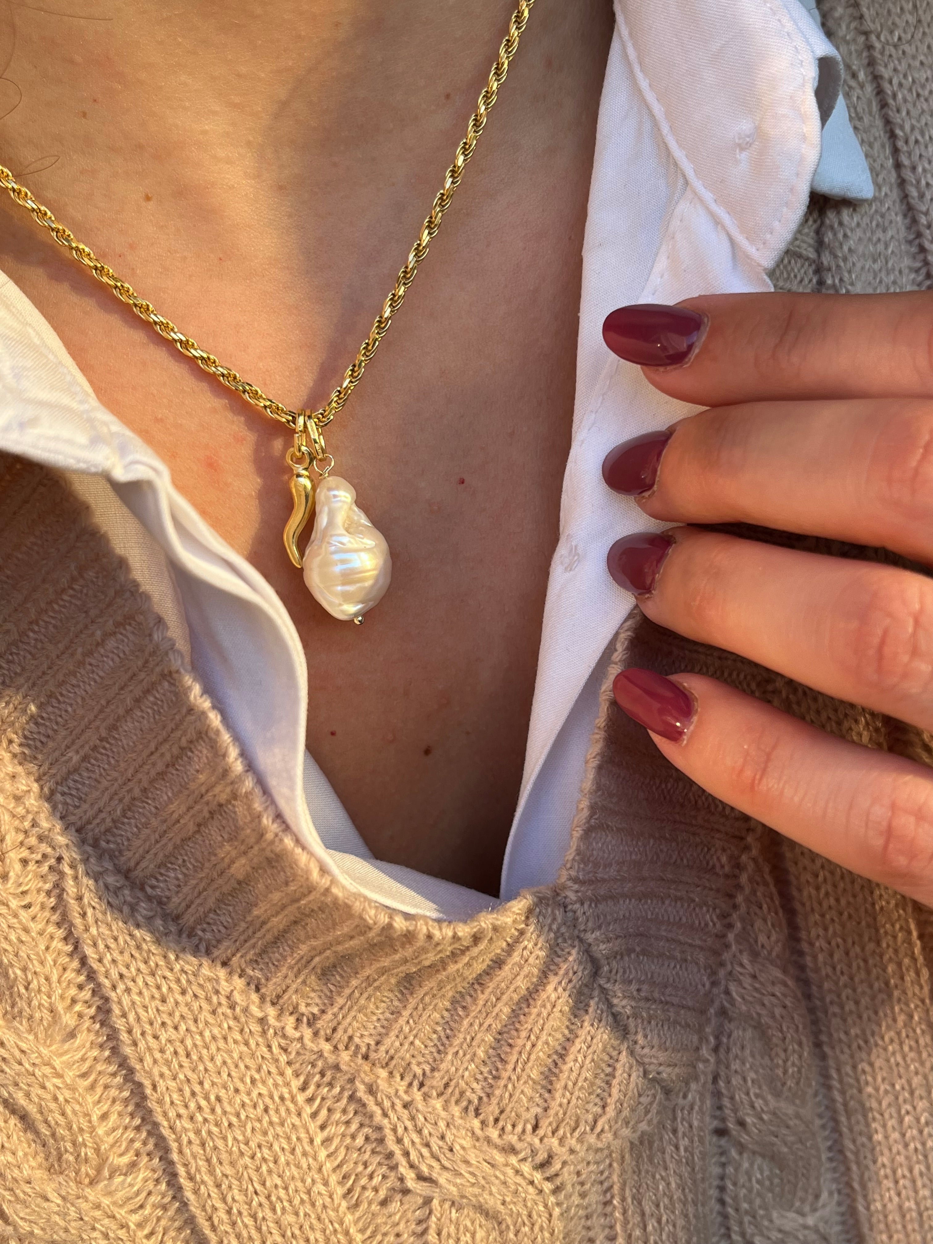 Collana perla barocca e cornetto