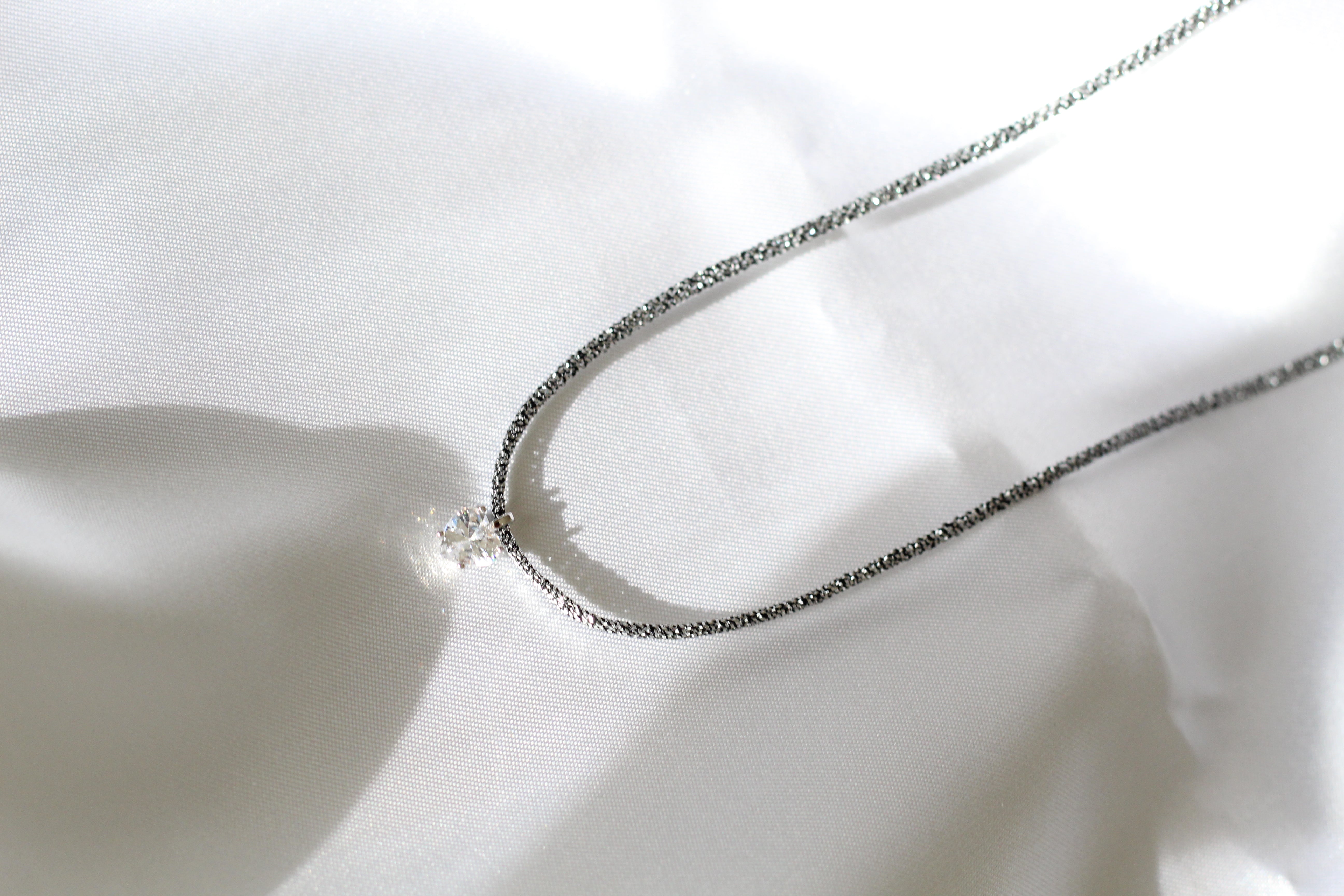 Collana cordino e cuore punto luce