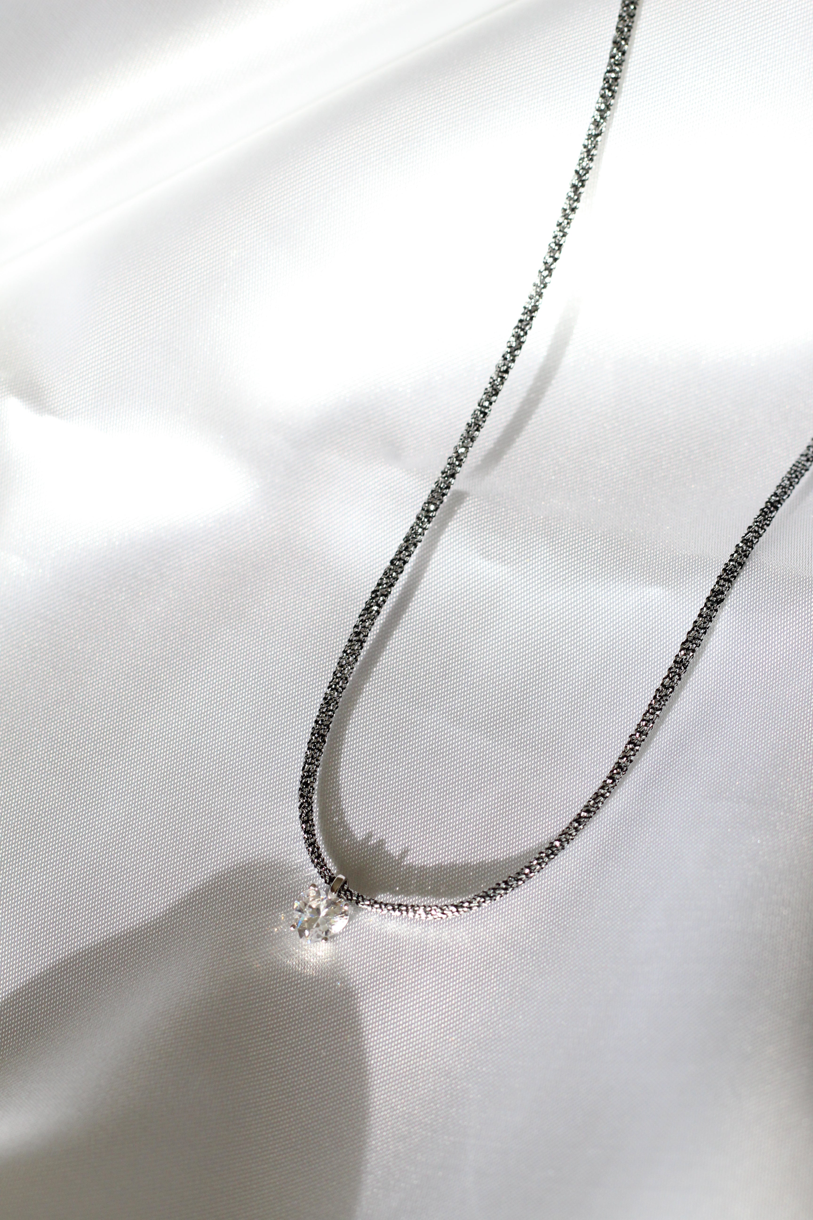 Collana cordino e cuore punto luce